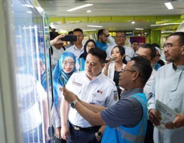 Bantu UMKM Perluas Pasar, Erick Thohir Sediakan Vending Machine di Stasiun Kereta