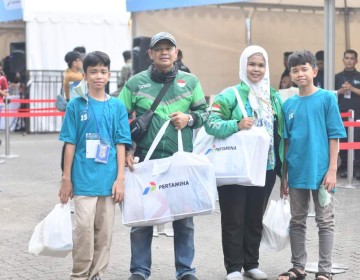 Bantuan Perlengkapan Sekolah untuk Anak Ojek, Pertamina Berdayakan Produk Lokal