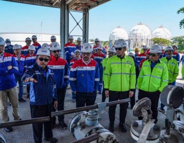 Pastikan Sarfas Prima Untuk Layanan Masyarakat, Dirut Pertamina Patra Niaga Cek Terminal LPG