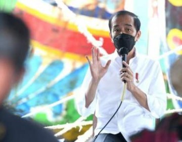 Kunjungi PPDI Brondong, Presiden Jokowi Berdialog dengan para Nelayan