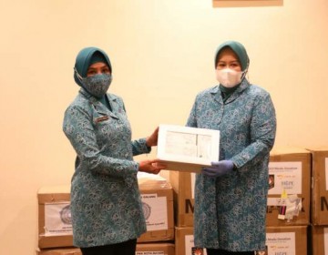 Salurkan Bantuan Masker di Kepulauan Riau, Ketum TP PKK Minta Masyarakat Tak Lelah Kampanyekan Prokes