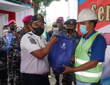 Kemenhub-TNI AL Gelar Serbuan Vaksinasi Di Pelabuhan Ketapang