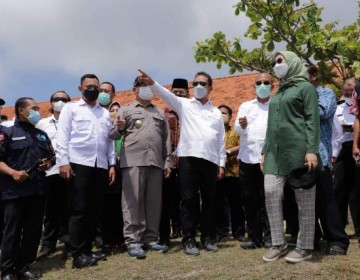 Horee.. Menteri Trenggono Akan Bangun Dermaga di Pantai Sine Tulungagung, Nelayan Makin Sejahtera