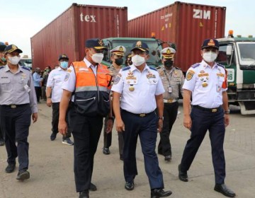 Dirjen Hubdat Lakukan Ramp Check Pemasangan APC Angkutan Barang Di Tanjung Priok