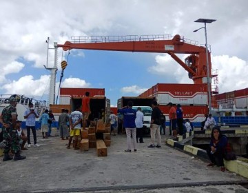 Tol Laut Resmi Beroperasi Di Kepulauan Sula, KM Kendhaga Nusantara 9 Sandar Perdana Di Pelabuhan Malbufa