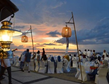 Sambut Event MotoGP, PT Hotel Indonesia Natour Adakan Gala Dinner Khas Lombok di Pinggir Pantai Sengigi