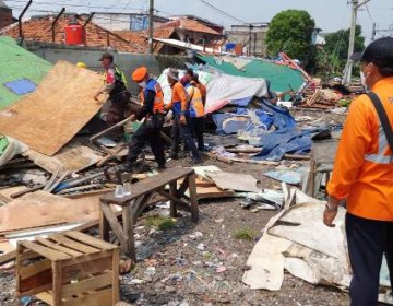 Daop 1 Jakarta Tertibkan 326 Bangunan Liar di Lintas Stasiun Tanjung Priok-Ancol 