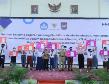 Kegembiraan Penyandang Disabilitas Setelah Memiliki KTP-el dan KIA