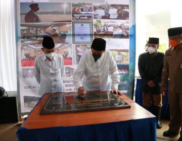 Gubernur WH Resmikan Masjid Rahmatan Lil'alamin Negeri Di Atas Awan Kabupaten Lebak