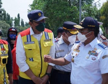 Arus Lalin Terhambat, Dirjen Hubdat Tinjau Progres Perbaikan Jembatan Ngaglik I Lamongan Yang Ambles