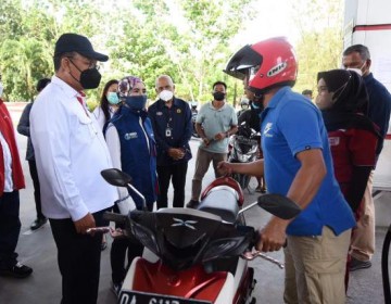 Tinjau SPBU di Kalimantan, Menteri ESDM dan Dirut Pertamina Pastikan Suplai BBM Berjalan Baik