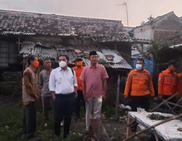 Pj Gubernur Banten Salurkan Bantuan ke Lokasi Terdampak Bencana Puting Beliung