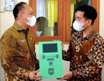 Kemendagri Kembali Berikan 5 ADM Bagi Dukcapil Kota Surakarta, Mojokerto, Lamongan, Kediri dan Tulang Bawang