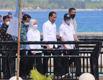 Disaksikan Presiden, Menteri Trenggono Berikan Bantuan Rp 36 M ke Masyarakat Wakatobi