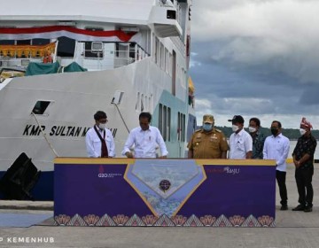 Presiden Resmikan Tiga Pelabuhan Penyeberangan dan Satu Unit Kapal di Wakatobi