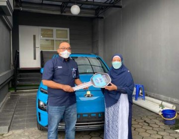 Rajin Pakai BRImo, Nasabah BRI Ini Dapat Hadiah Mobil Listrik Premium