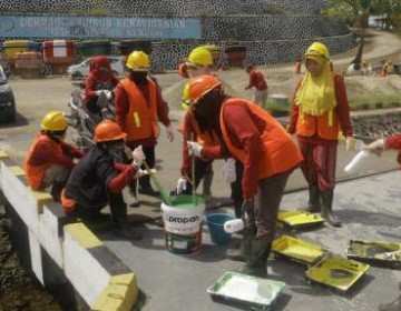 Tingkatkan Ekonomi dan Produktivitas Masyarakat, Kemenhub Libatkan Ratusan Warga Dalam Program Padat Karya di Kendari