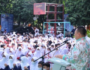 Bertemu Mantan Guru SMP dan Siswa Baru, Bamsoet Beri Motivasi Civitas Akademika SMPN 49 Jakarta