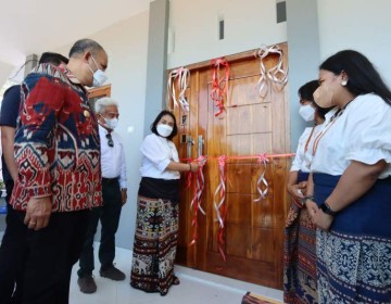 Menteri Bintang Resmikan Rumah Perlindungan Perempuan dan Anak Korban Kekerasan di Sumba Timur