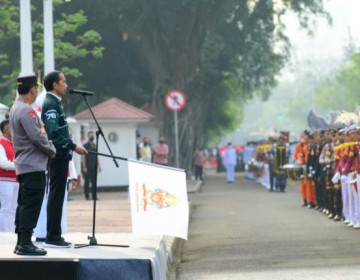 Presiden Joko Widodo Lepas Kirab Merah Putih