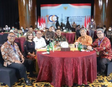 Kepada 100 Ekonom, Jokowi Bangga Indonesia Capai Swasembada Beras