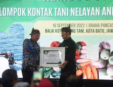 Total Dukung Petani, Mentan SYL Dianugerahi Lencana Utama Adi Bhakti Tani