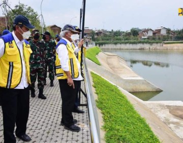 Kuker Ke Bandung, Menteri Basuki Tinjau Kolam Retensi Andir