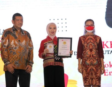 Dirut Pertamina Nicke Widyawati Raih Tokoh Ketahanan Energi Nasional