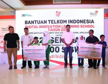 Dukung Digitalisasi Pendidikan di Daerah 3T, Telkom Berikan Bantuan Perangkat DNA Ke 321 