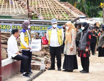 Tinjau Rehabilitasi Gempa Cianjur, Presiden Jokowi Instruksikan Perbaikan SDN Sukamaju 1 Selesai 3 Bulan