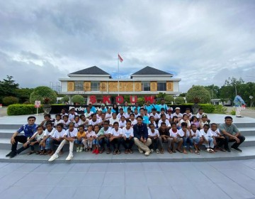 PLBN Skouw Jadi Tempat Destinasi Study Tour Siswa Komunitas Bimbingan Belajar Gratis 