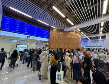 Moment Libur panjang 100 Ribu Tiket Whoosh Telah Terjual, Stasiun Halim Di Padati Penumpang Jelang Masa Libur Selesai