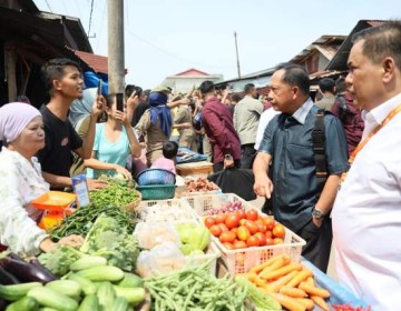 Dampingi Presiden, Mendagri Tito Interaksi dengan Pedagang Pasar Senggol Dumai