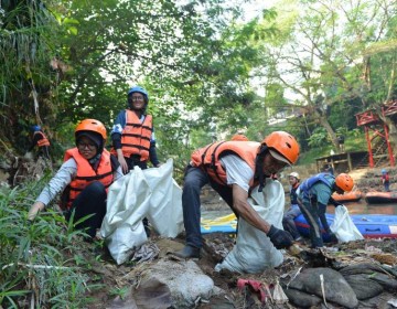 Dukung Pemulihan Ekosistem Sungai Ciliwung, PGN Berhasil Angkut 7.956 Kg Sampah