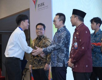 Meriahkan HUT ke-79 Kemerdekaan RI, Pertamina Gelar Pengibaran Bendera Bawah Laut hingga Pemberian Beasiswa