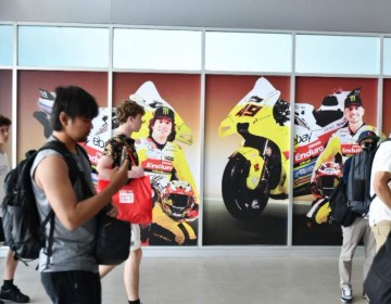 Wisatawan Mancanegara Mulai Datang, Antusias Hadir di Pertamina Grand Prix of Indonesia 2024