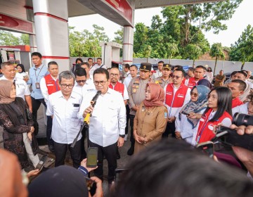 Menteri Perdagangan dan Dirut Pertamina Patra Niaga Tinjau SPBU Sleman Yang Di Segel