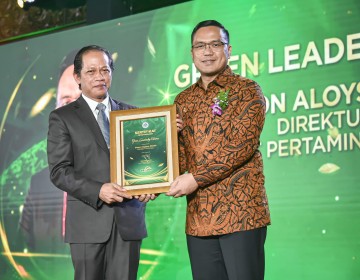 Dirut Pertamina Raih Green Leadership Utama dari KLH
