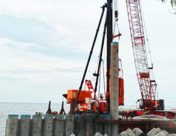 PT Waskita Beton Precast Suplai Produk Spun Pile untuk Pembangunan Tanggul Laut