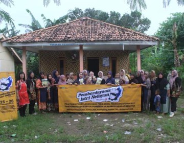 Telkom Bantu Pelatihan Aneka Olahan Laut Kelompok Istri Nelayan Banten