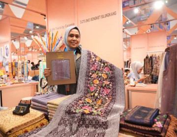 Ciptakan Pengusaha Berdaya Saing Global, UMKM Songket Binaan BRI Sukses Tembus Pasar Internasional
