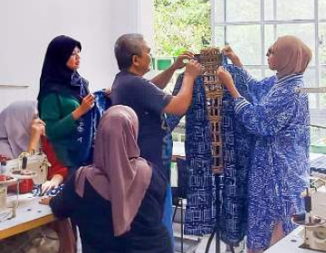 Kartini Berkarya Lindungi Alam, UMKM Dara Baro Buktikan Limbah Sisa Kain Mampu Mendunia