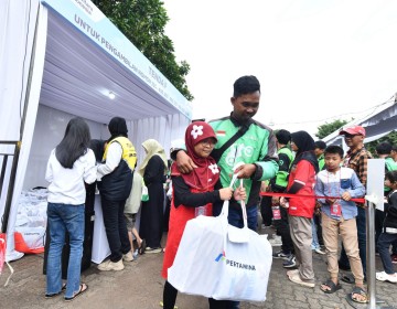 Seribu Senyum Anak Indonesia dari Seribu Seragam Sekolah Bersama Pertamina