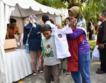 Berikan Seribu Seragam Sekolah untuk Anak-Anak, Pertamina Tebar Energi di Bulan Kemerdekaan