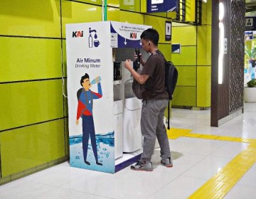 Bawa Tumbler, Isi Ulang Gratis, Hemat & Ramah Lingkungan Bersama KAI