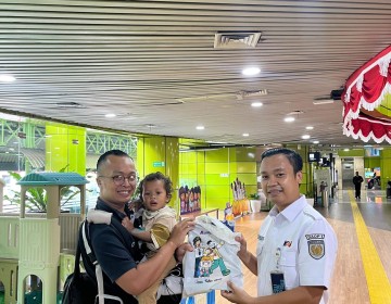 KAI Daop 1 Jakarta Gelar Sapa Pelanggan di Hari Pelanggan Nasional 2025