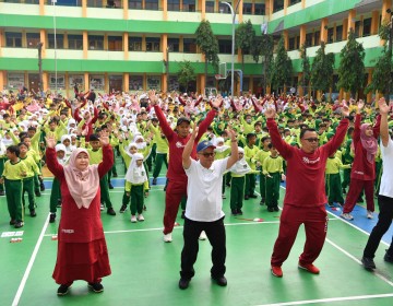 Meriah, Seribu Siswa SD di Pamulang Gelar Senam Anak Indonesia Hebat Bersama Mendikdasmen