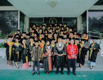Sejarah Baru, UT Wisuda PMI di Negeri Jiran