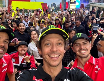 Saat Valentino Rossi dan Pembalap Pertamina Enduro VR46 Racing Team Sapa Penggemar di Indonesia