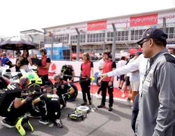 Dirut Pertamina Tinjau Paddock VR46 Racing Team di Ajang Pertamina Grand Prix of Indonesia 2025